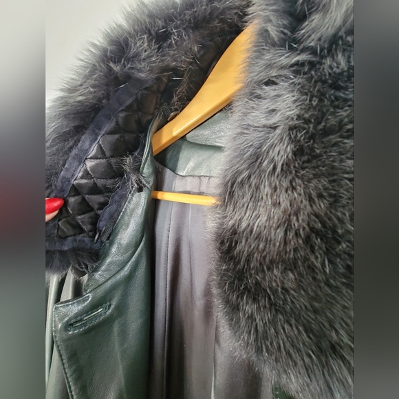 Oversized Green Leather Trench Coat with Fur Trims - Plus Size 14W - Picture 12 of 17
